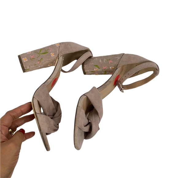 Call It Spring Brelawien floral style  embroidered like Block heels Pink size 6 - Picture 3 of 10